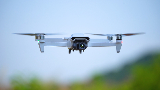 مجموعة طائرات بدون طيار FPV مع نوع شبكة نقطة الحليب وسرعة أقصى 15m / S ، طائرة بدون طيار التصوير الحراري FOVA X8: 12μm IR Pixel ، 10 لوحات ألوان ، 100Mbps فيديو للتفتيش